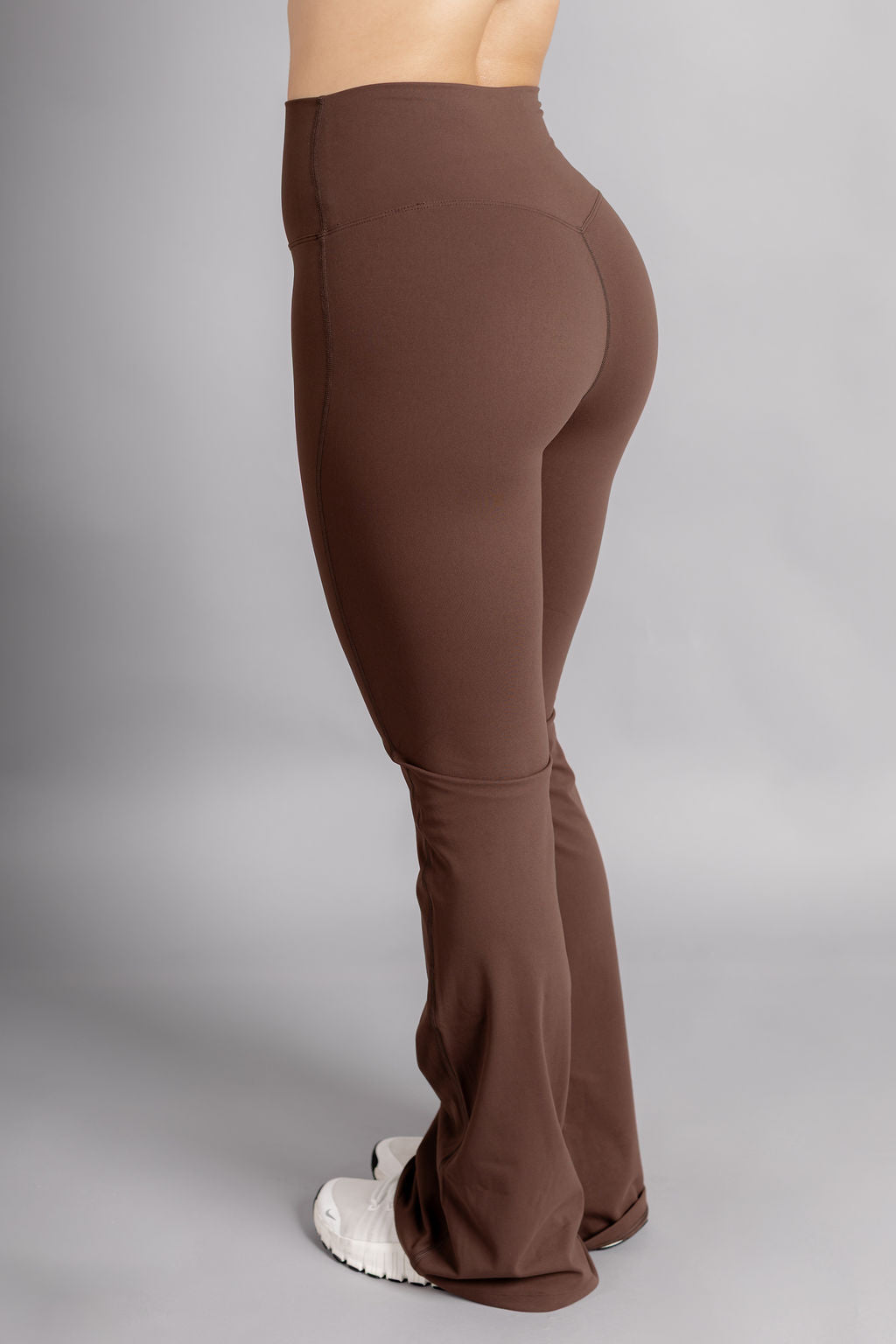 Alure Leggings Acampanados - Cafe Obscuro